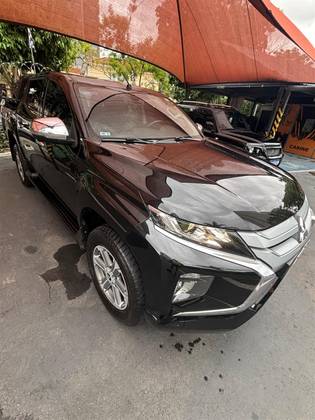 MITSUBISHI L200 TRITON 2.4 16V TURBO DIESEL SPORT HPE CD 4P 4X4 AUTOMÁTICO MITSUBISHI L200 TRITON 2.4 16V TURBO DIESEL SPORT HPE CD 4P 4X4 AUTOMÁTICO